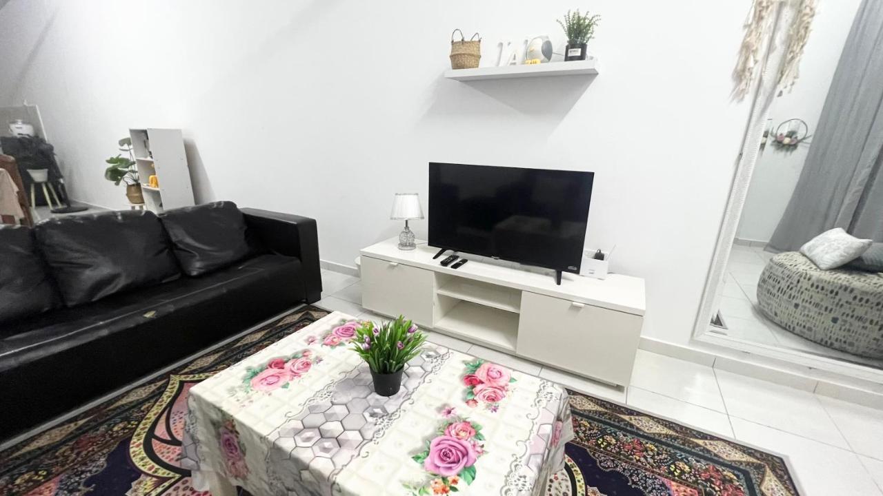 Homestay Near Plaza Tol Bandar Ainsdale Labu Экстерьер фото