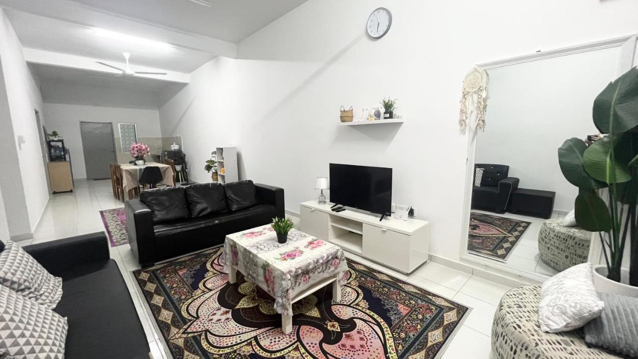 Homestay Near Plaza Tol Bandar Ainsdale Labu Экстерьер фото