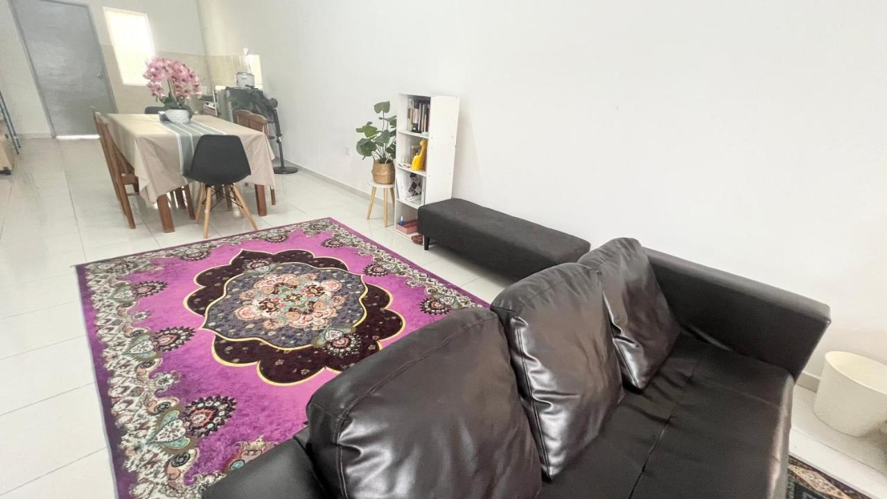 Homestay Near Plaza Tol Bandar Ainsdale Labu Экстерьер фото