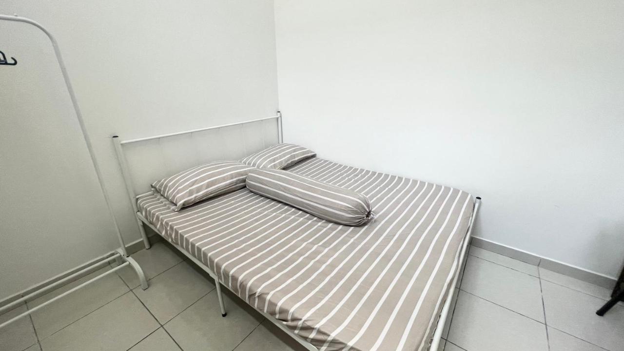 Homestay Near Plaza Tol Bandar Ainsdale Labu Экстерьер фото
