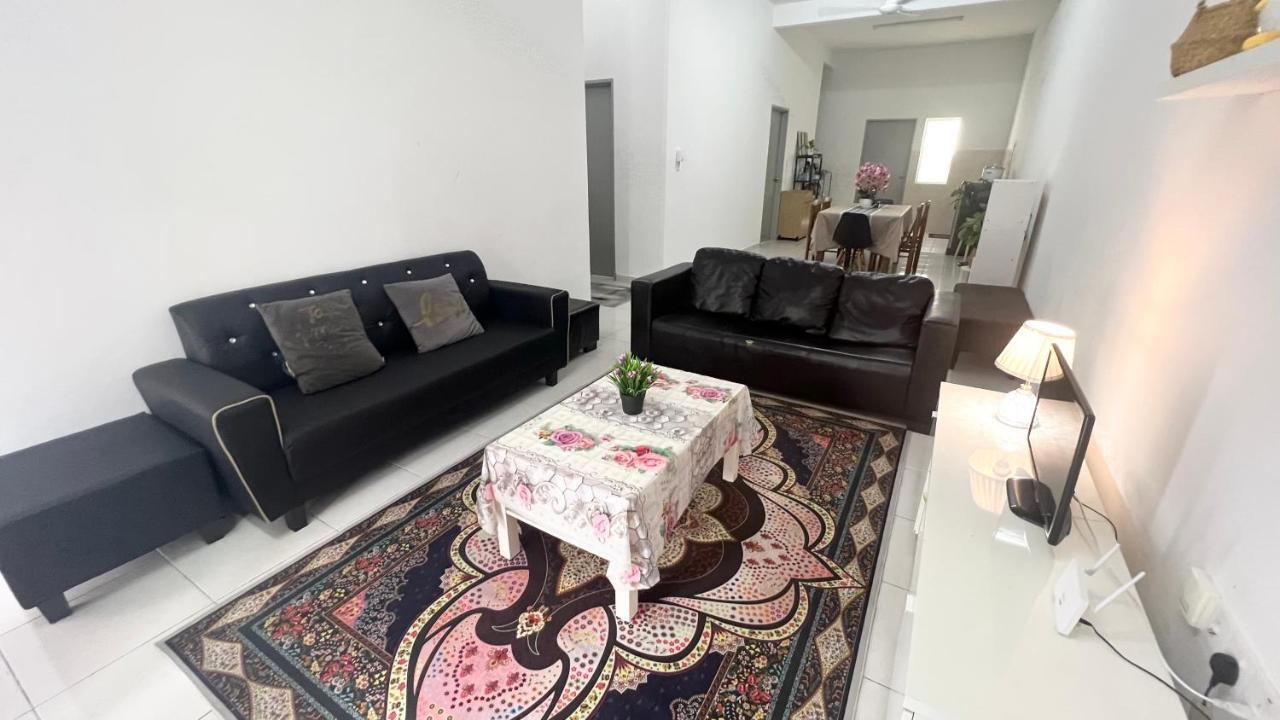 Homestay Near Plaza Tol Bandar Ainsdale Labu Экстерьер фото